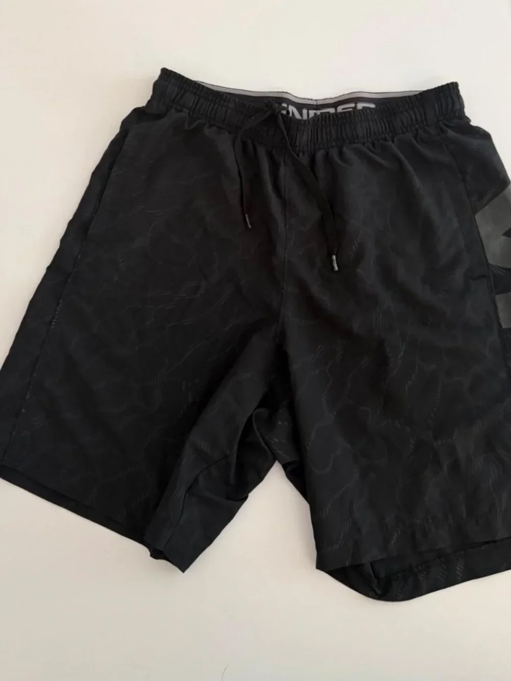 Under Armour Woven Graphic Emboss Shorts HeatGear Men's Medium Black Excellent**